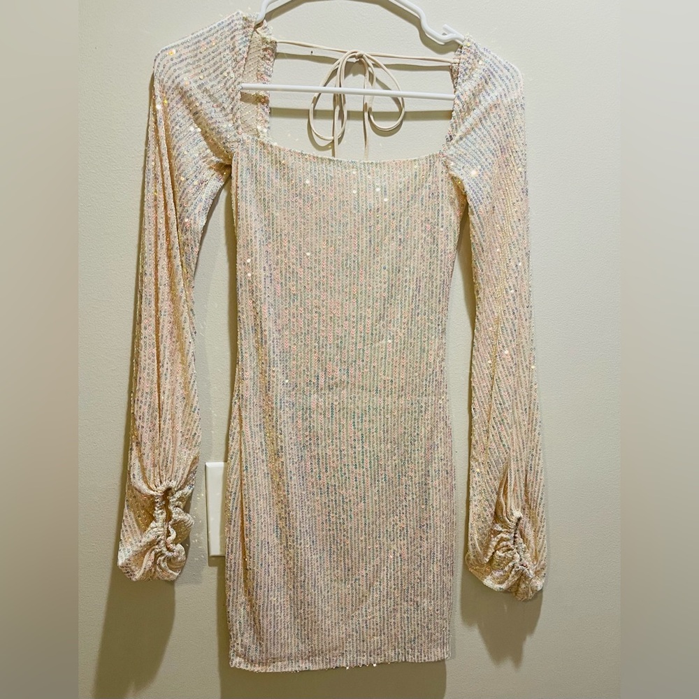 Lucy in the Sky XS Champagne Sequin Short Bell Sleeve Dress